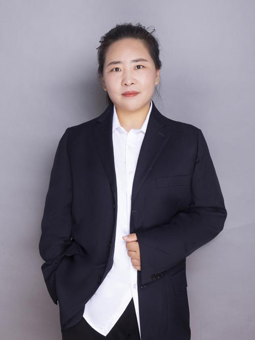 政治教研组长马伟娜